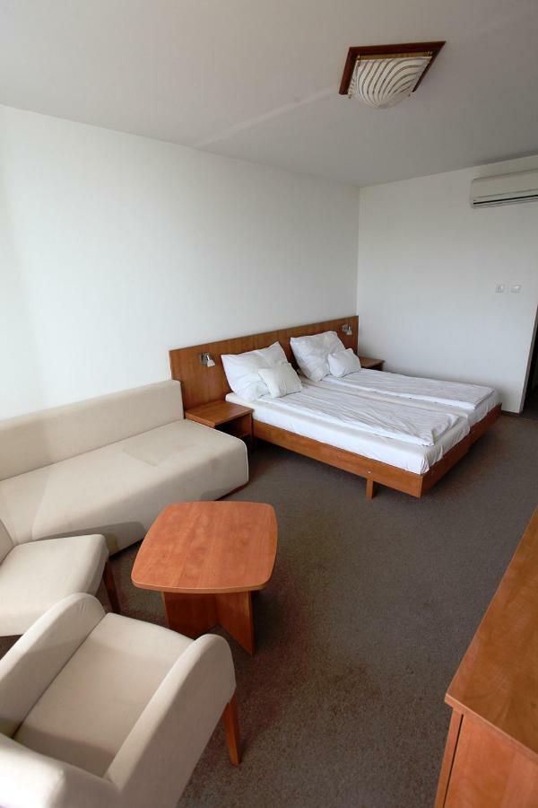 Aranypart Hotel Siofok Exterior photo