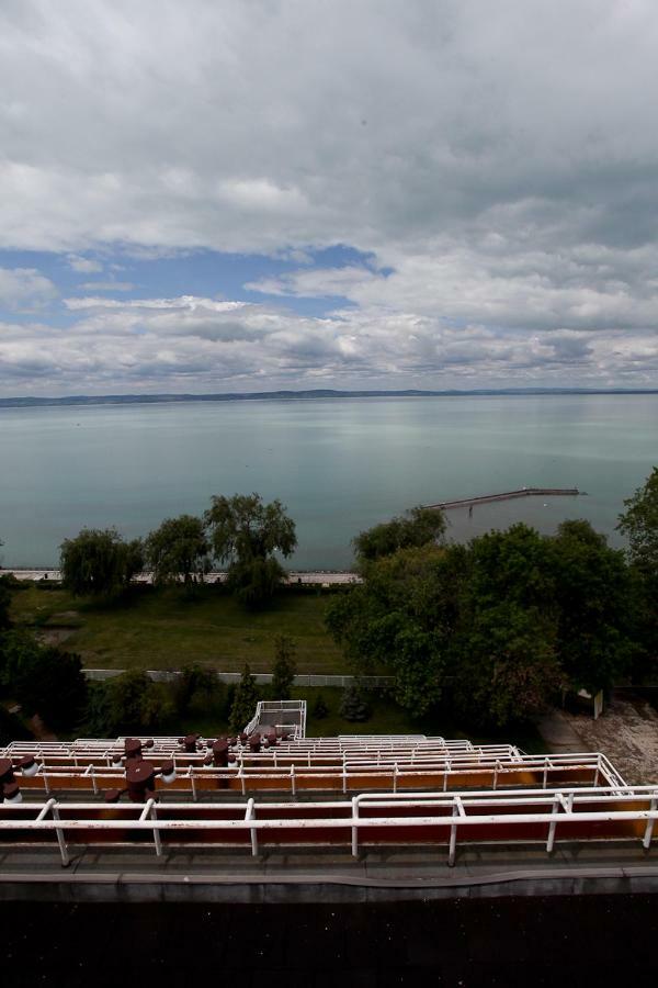 Aranypart Hotel Siofok Exterior photo