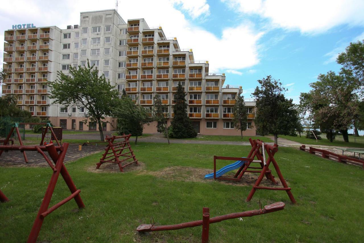 Aranypart Hotel Siofok Exterior photo