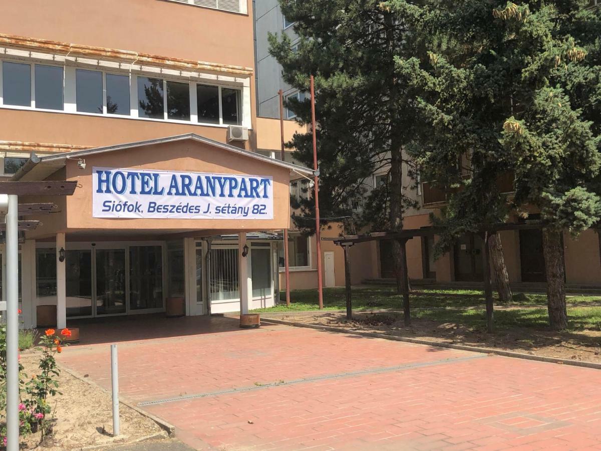 Aranypart Hotel Siofok Exterior photo