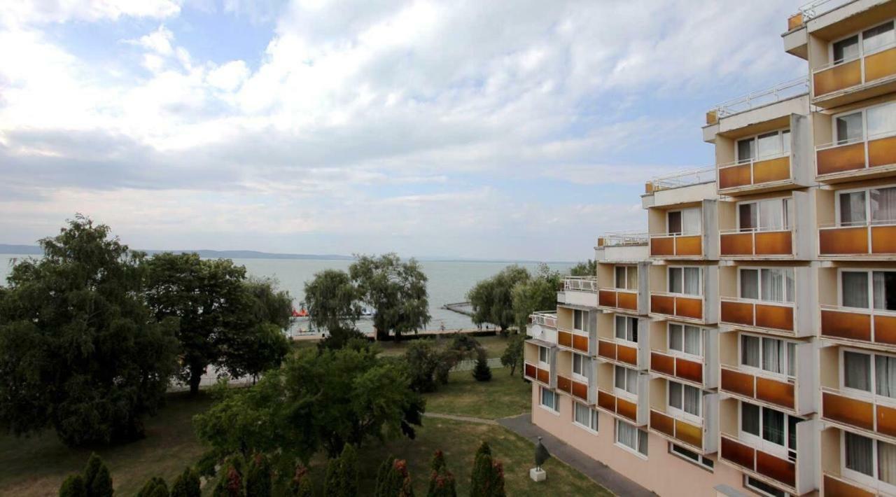 Aranypart Hotel Siofok Exterior photo