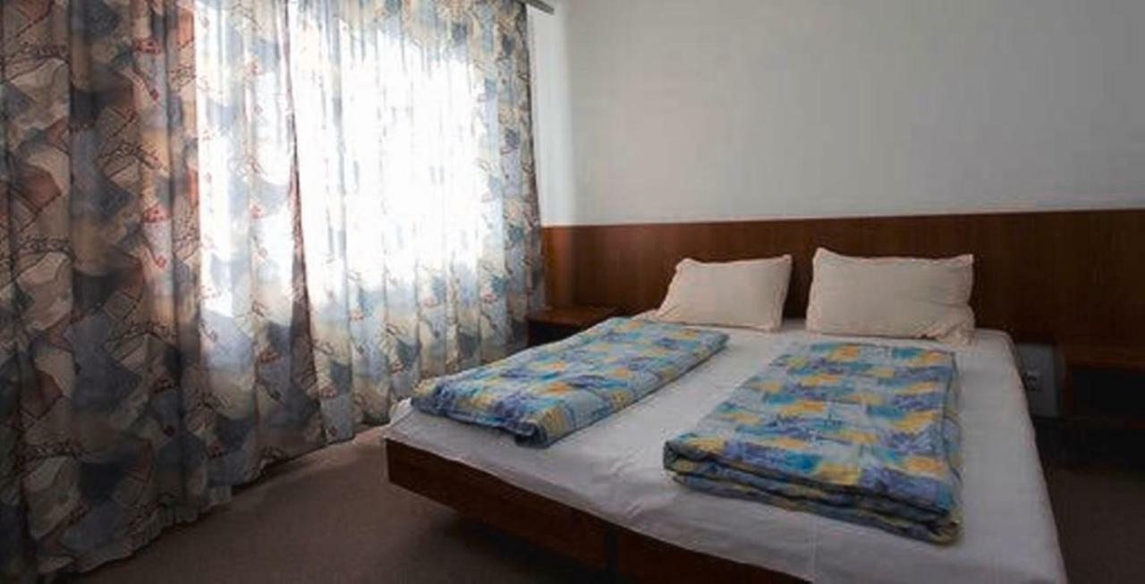Aranypart Hotel Siofok Exterior photo